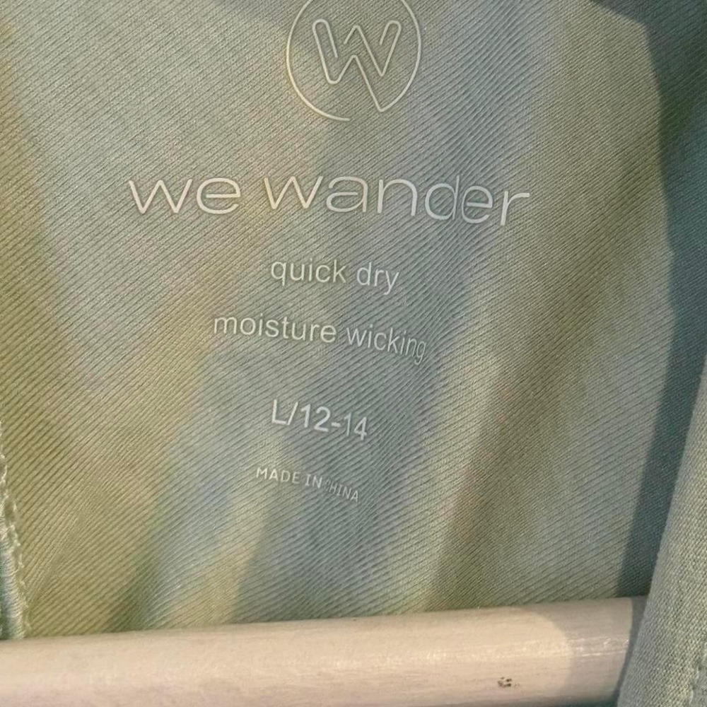 We Wander Girls Sage Green Twist Back Activewear Top Quick Dry Size L 12-14 - Picture 2 of 3
